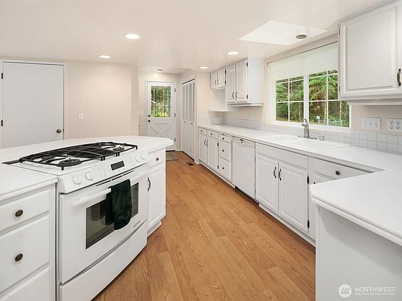 3rd image of 14023 52nd Avenue NW