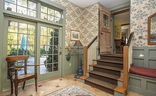 3rd image of 6 Gentry Ln