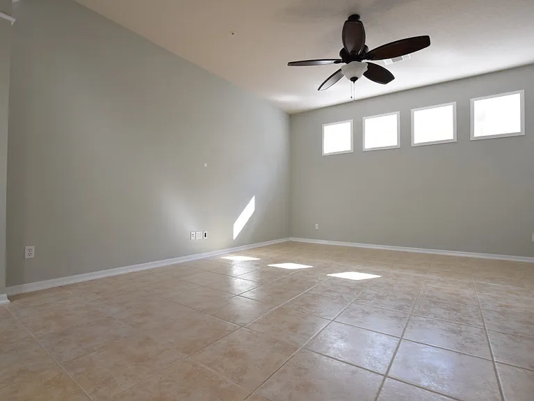 1619 Hanks Ave — Photo 8