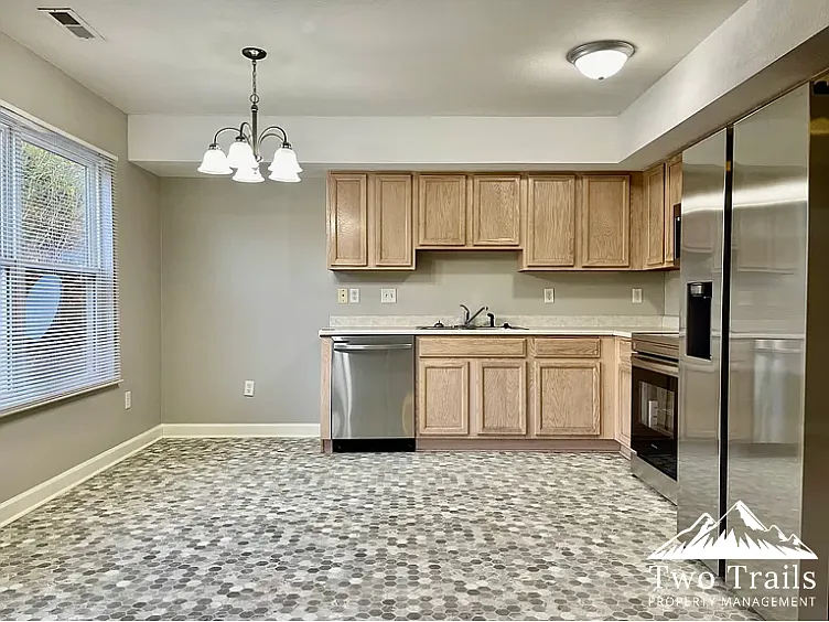 Building Photo - 505 Olde Covington Way