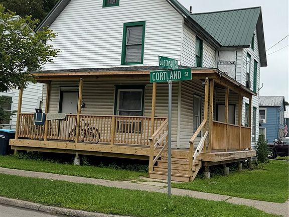 3rd image of 31 Cortland St