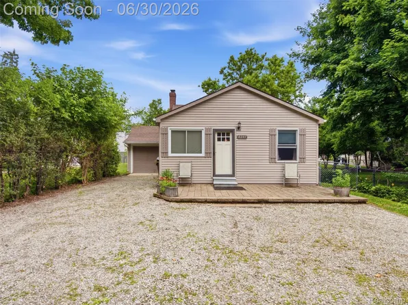 8241 Janis St, Shelby Township, MI 48317