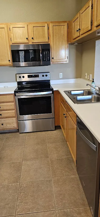 2 bed, 995 sqft, $1,600 — Photo 2