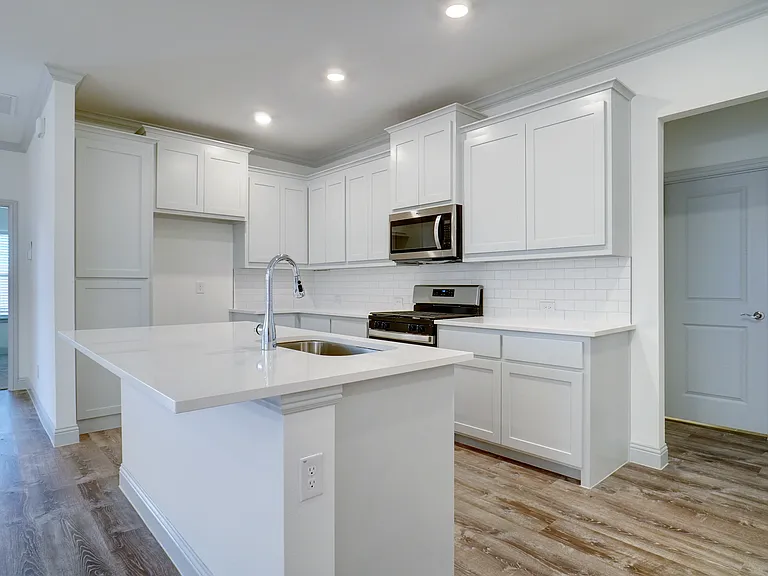 331 Oak Creek Dr — Photo 6