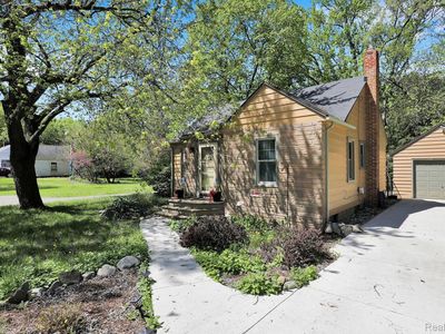 1001 N Waverly Rd, Lansing, MI, 48917