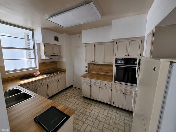 4th image of 2121 N Bayshore Dr APT 609