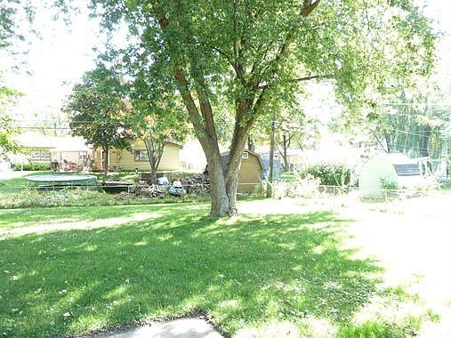 3rd image of 7163 Meadowbrook Ln