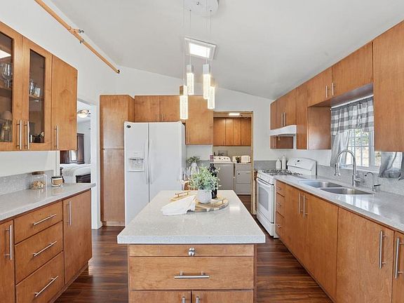 4th image of 1176 Tierra Del Sol Rd