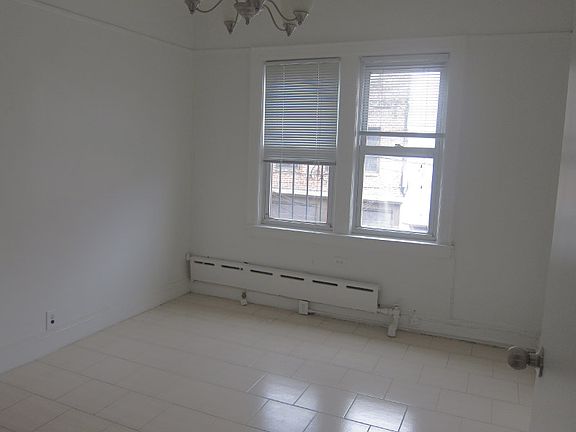 2nd image of 2542 33rd St