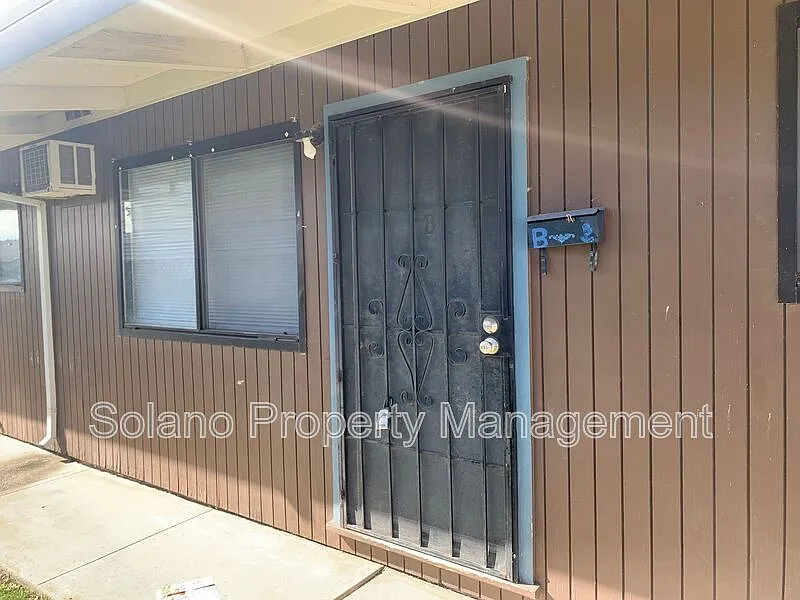 2 bed, 1.0 bath, 800 sqft, $1,495 — Photo 1
