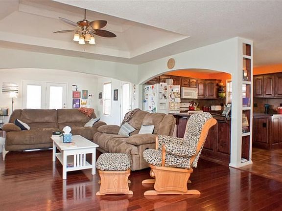 5th image of 701 S Berry Ln