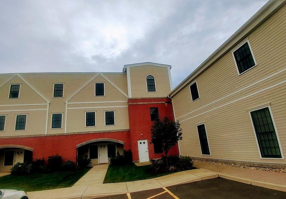 1st image of 60 Crompton Ave #2