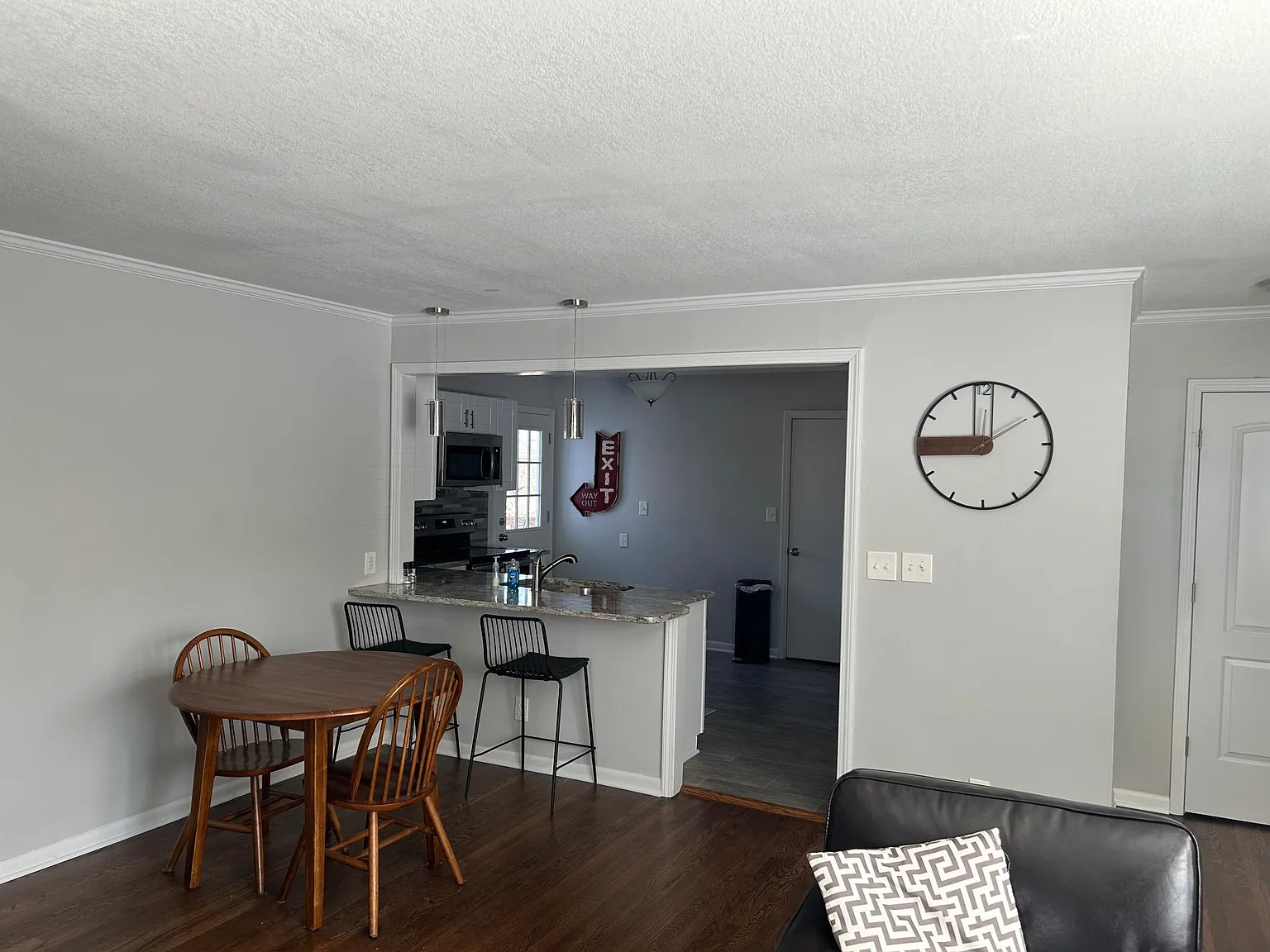 3 bed, 1128 sqft, $2,350 — Photo 4