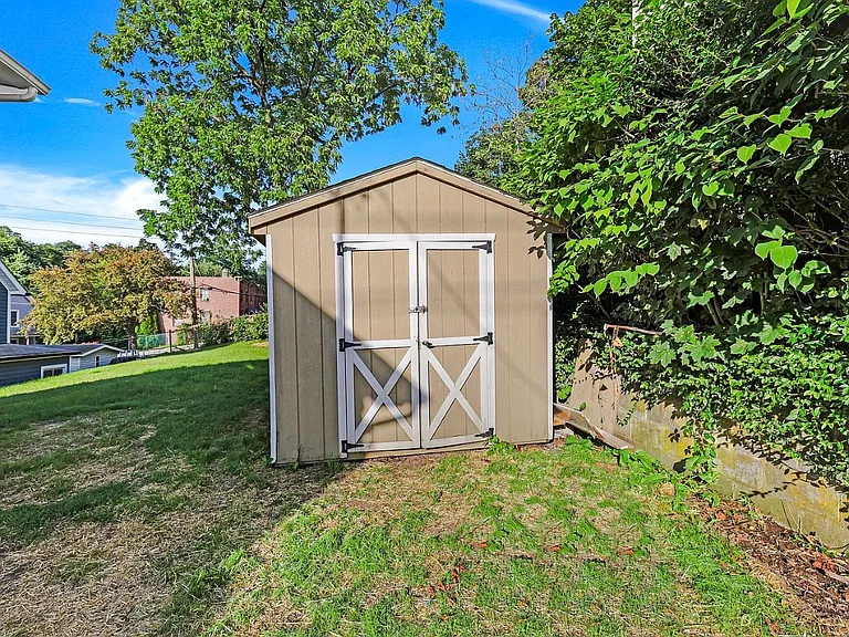 5 Grant Ave — Photo 22