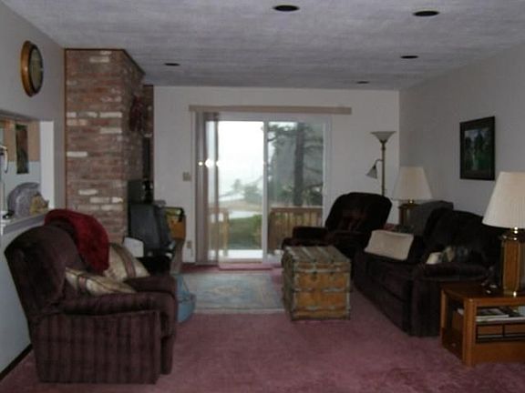 4th image of 4900 Bourbon Pl W