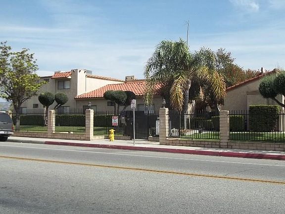 4th image of 2415 W Acacia Ave