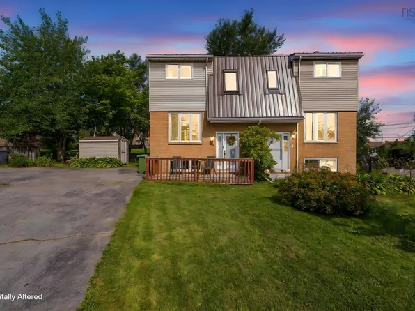 13 Heathland Way, Halifax, NS B2V 1L3