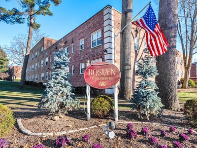 14 Edwards St APT 2C, Roslyn Heights, NY, 11577