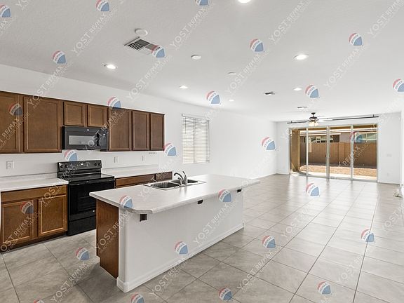 3rd image of 1211 E Silver Reef Dr