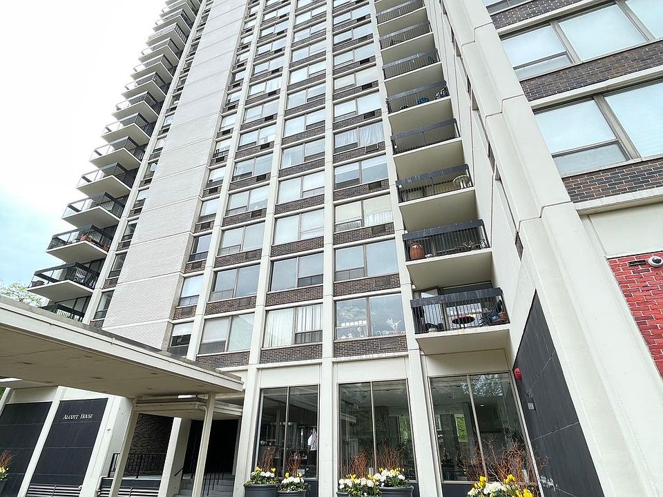 1st image of 1460 N Sandburg Ter APT 407A