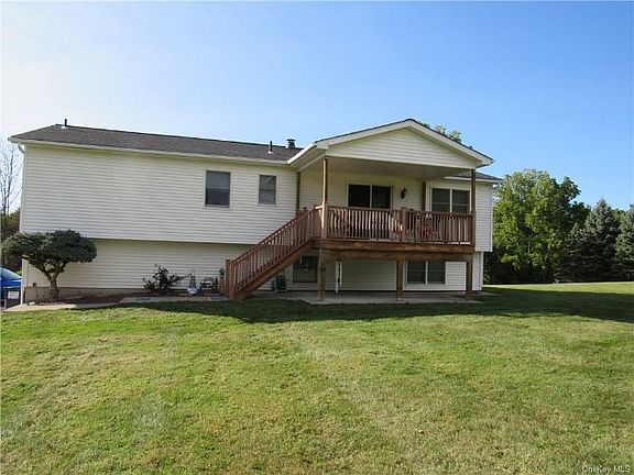 5th image of 32 Dogwood Dr