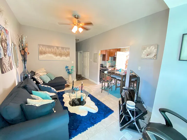 3524 W Grenshaw St #1R — Photo 11