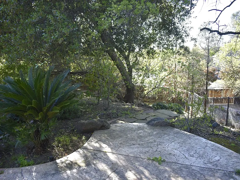 630 Rogers Cir — Photo 40