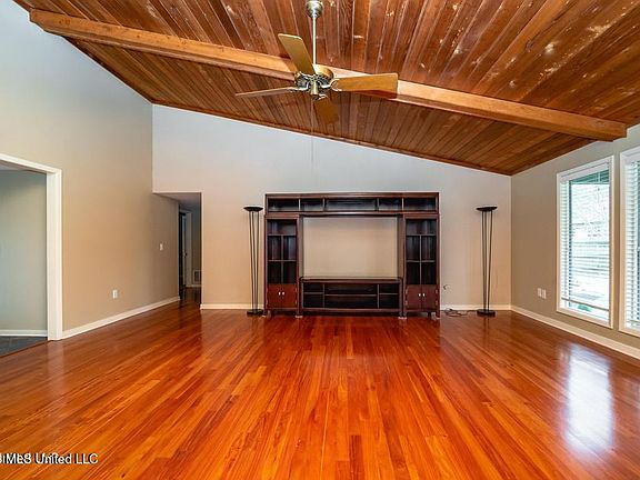 4th image of 1011 McDale Ln