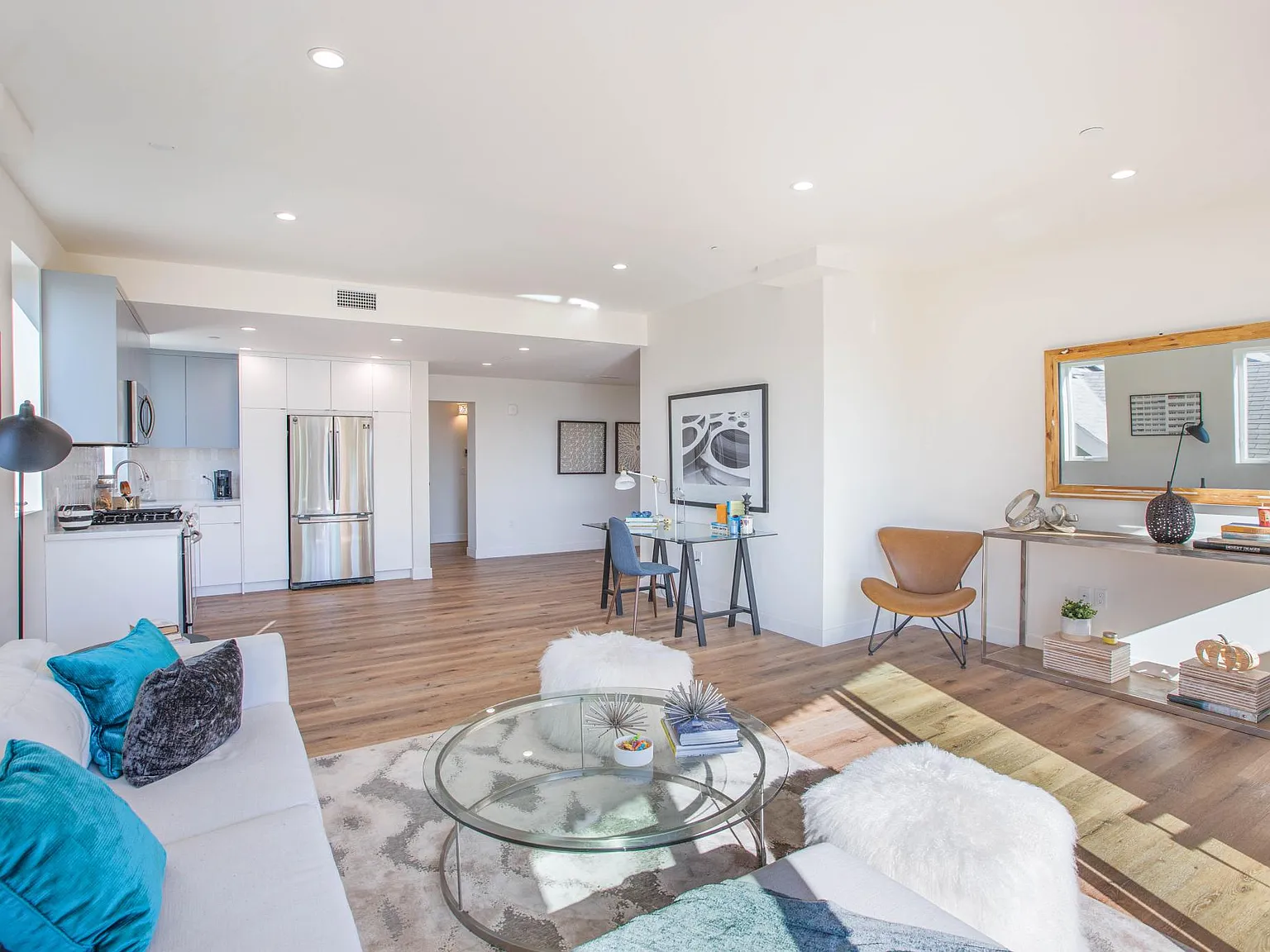 2 bed, 1250 sqft, $3,400 — Photo 2