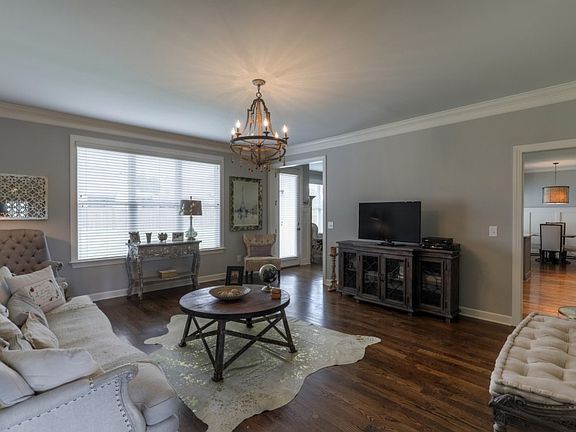 5th image of 404 Sweet Fern Dr