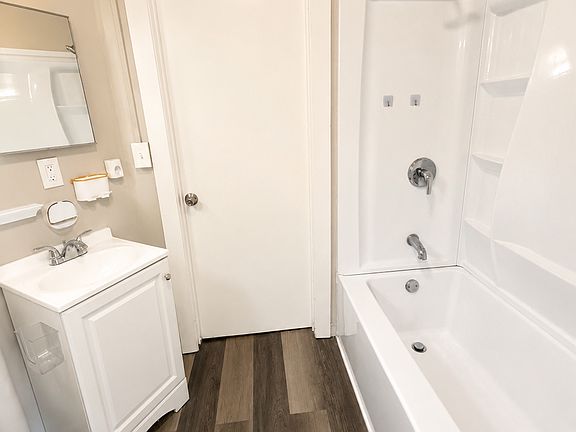 4th image of 2700 Montana Ave #1