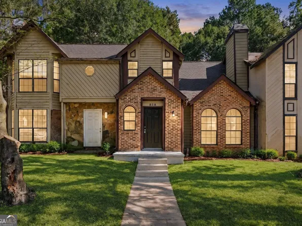 818 Heritage Oaks Dr, Stone Mountain, GA 30088