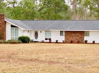 22 Mony St SE, Baxley, GA 31513