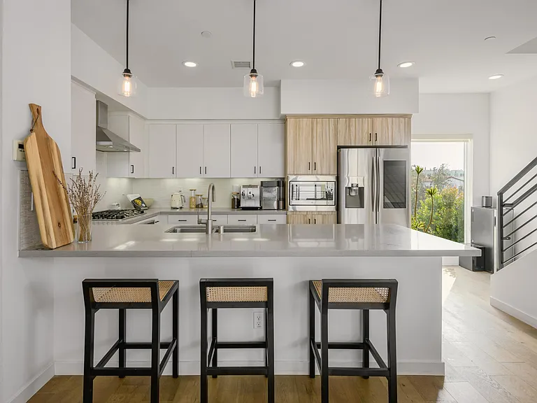 1238 Gordon St — Photo 8