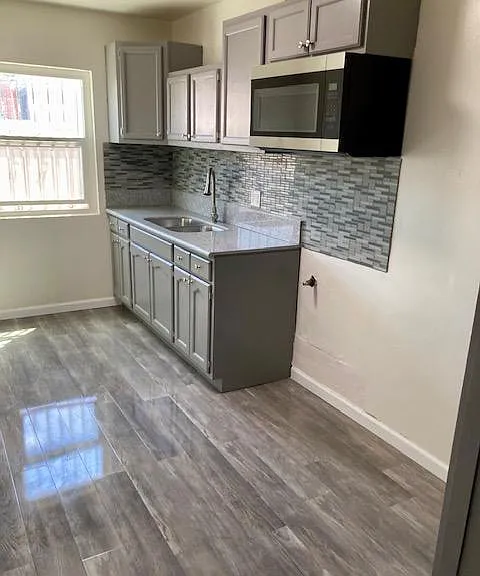1017 W 90th St — Photo 1