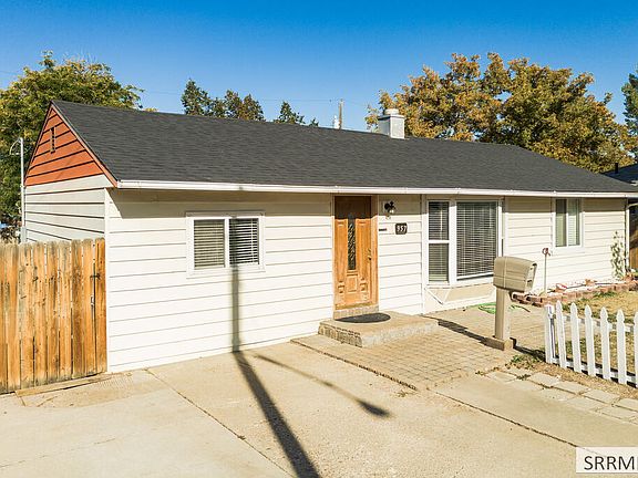 4th image of 957 Willow Ln