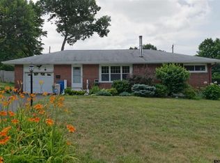 6 Buttercup Ln, Albany, NY 12211