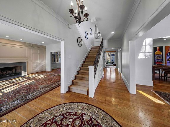 5th image of 1364 Kensington Dr