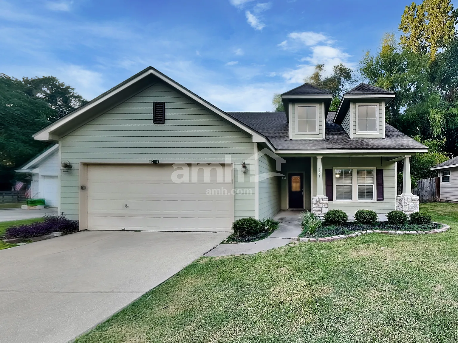 3 bed, 2.0 bath, 1969 sqft, $1,965 — Photo 1