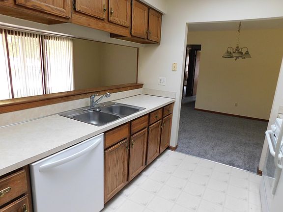 5th image of 14890 Dover Ct