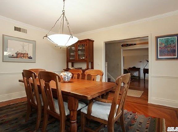 4th image of 187 Hempstead Ave