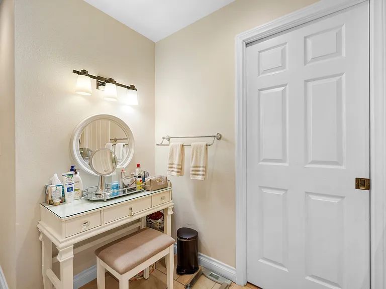 236 N Louise St #109 — Photo 19