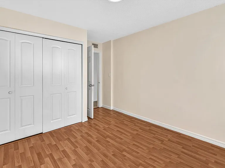 220 Lakeview Dr #210 — Photo 38