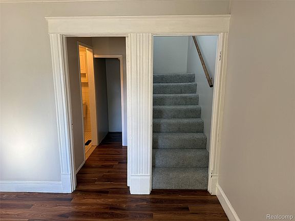 26th image of 830 Adams St