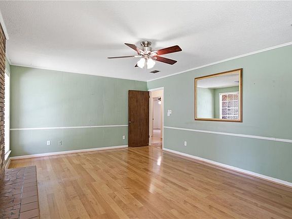 5th image of 118 W Lakeside Dr