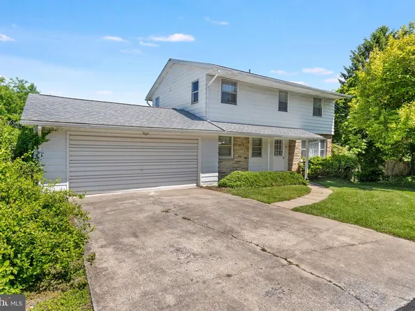 355 Pointfield Dr, Harpers Ferry, WV 25425