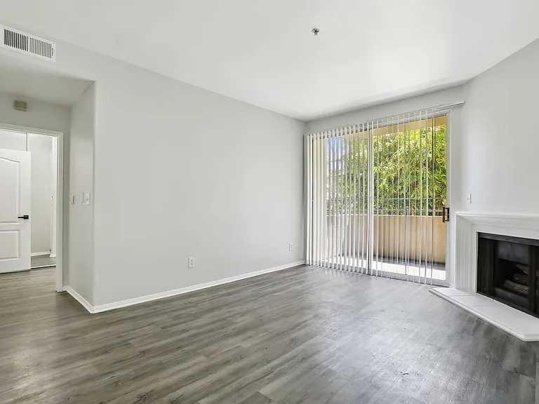2245 Beverly Glen — Photo 15