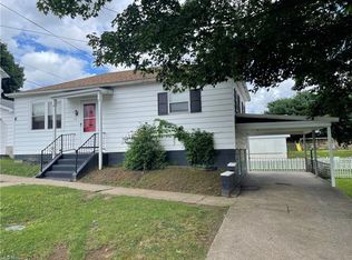 135 N 3rd St, McConnelsville, OH 43756