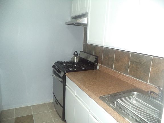 2nd image of 310 Lenox Rd APT 5U