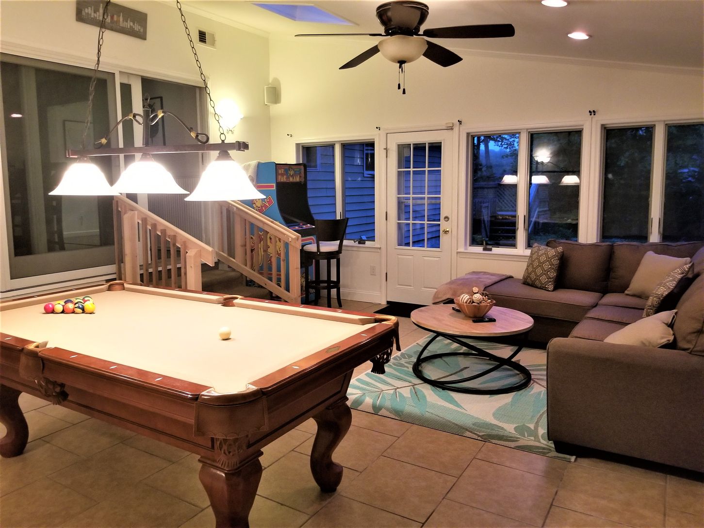  Sunroom  / Game  Room with Pool Table and Arcade games
